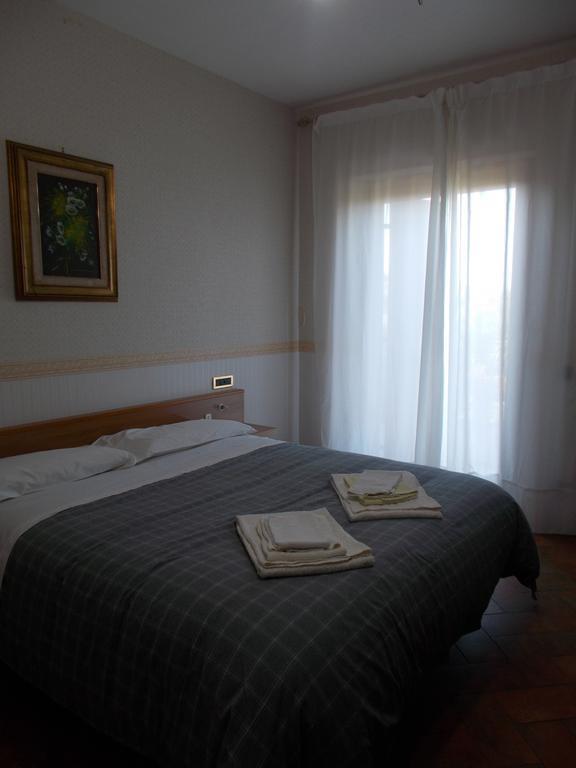 Casa Degli Ulivi Otel Tivoli Oda fotoğraf